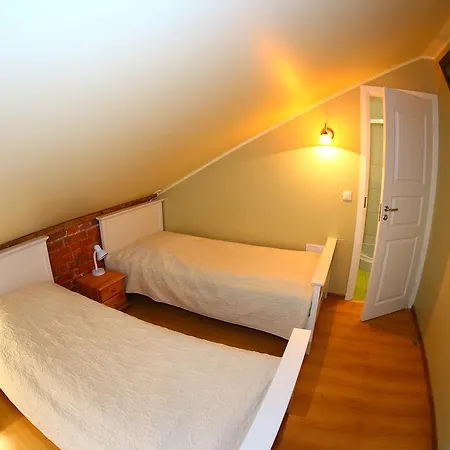 אורחן Moisa Ait