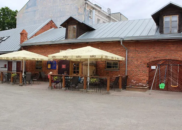 Han/Misafirhane Moisa Ait *